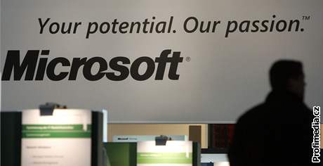 Microsoft sníil nabídku za Yahoo o 3,5 miliardy dolar.