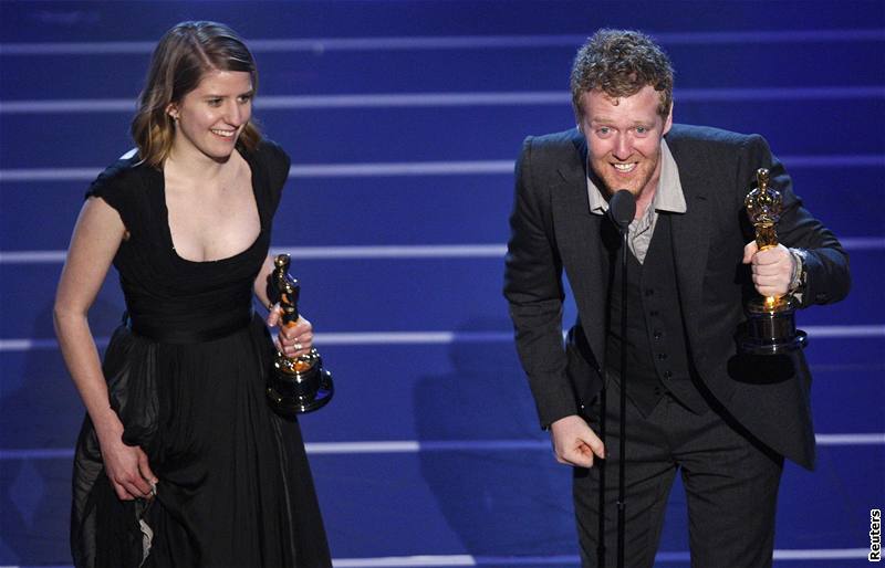 Oscar - Markéta Irglová a Glen Hansard s cenou za nejlepí filmovou píse