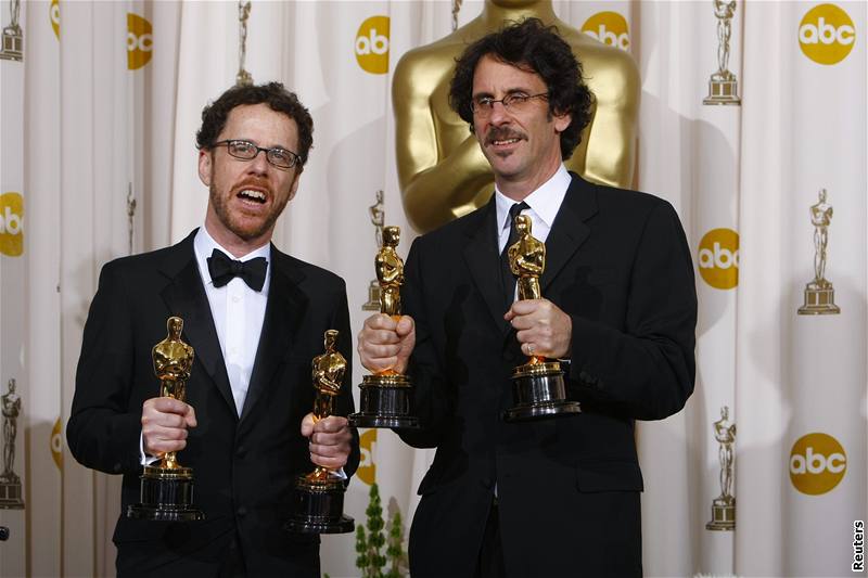 Oscar - Ethan a Joel Coenovi s cenami za film Tahle zem není pro starý