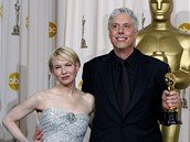 Oscar - Christopher Rouse s cenou za nejlepí kameru za film Bourneovo ultimátum a v doprovodu Renée Zellwegerové