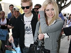 Avril Lavigne s manelem nakupovala dudlky a dtsk trika v hollywoodskch buticch