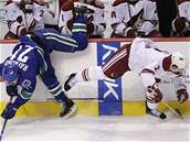 Vancouver - Phoenix, Ballard (vpravo), Raymond