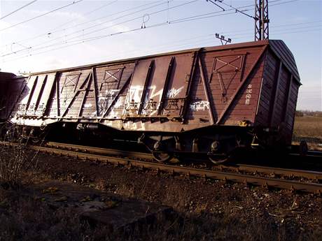 Vykolejení nákladního vlaku u obce Dísy (5.3. 2008)