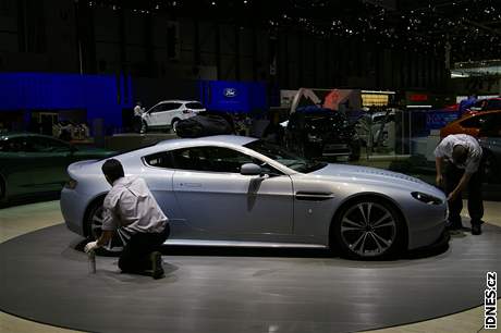 Aston Martin na autosalonu v enev