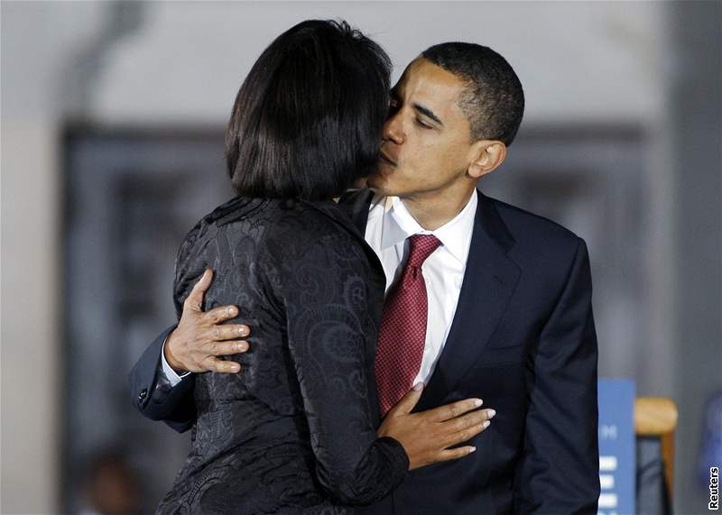 Barack Obama s manelkou Michelle v San Antoniu v Texasu (4. bezna 2008)