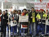 Stávkující zam�stnanci leti�t� v Mnichov�.