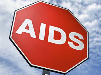 Nemoc AIDS zpsobuje selhání obranyschopnosti organismu.