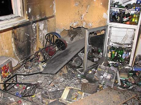 Vbuch tlakov ndoby v baru ve Strn na Zlnsku (16.3.2008)