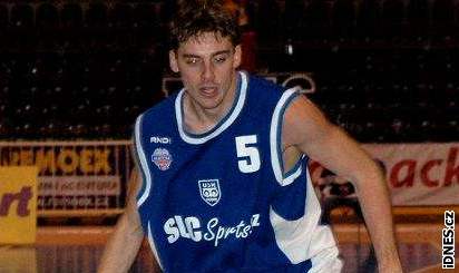 Luká Kotas, kapitán basketbalist USK Praha.