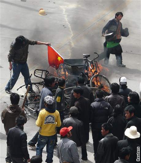 Západní média podle ían nejsou v otázce Tibetu objektivní.