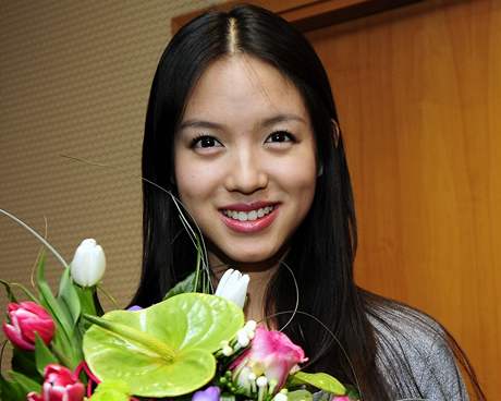 Do Prahy v pátek odpoledne piletla vítzka Miss World 2007 íanka C'Lin ang.