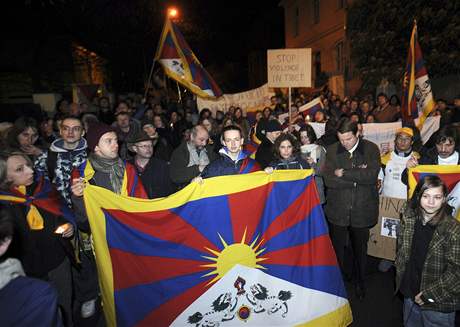 K situaci v Tibetu se už oficiálně vyjádřilo i české ministerstvo zahraničí.