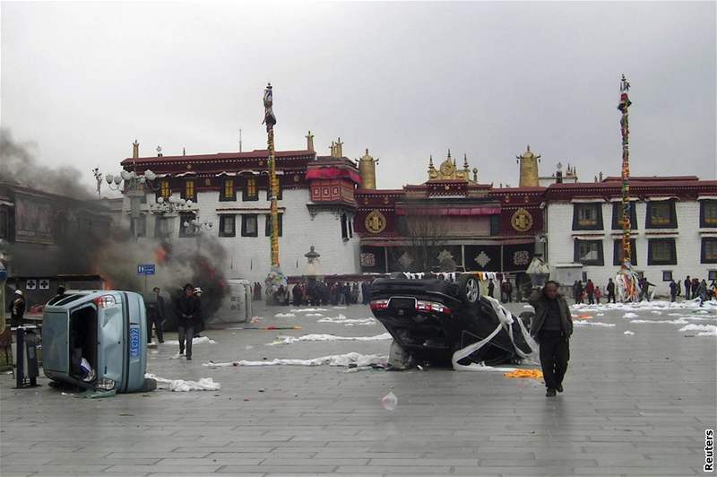 Protiínské protesty v tibetské Lhase (14. bezna 2008)