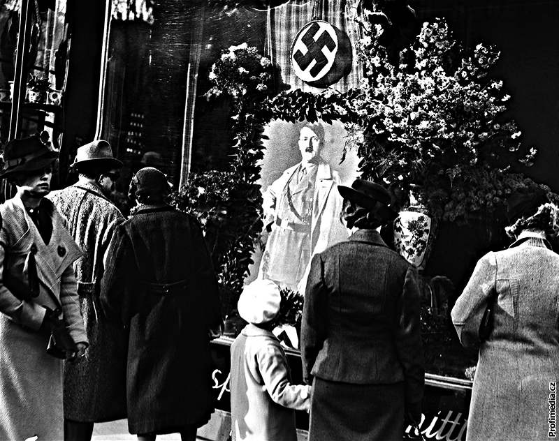 Náměstí pojmenované po A. Hitlerovi, Vídeň, jaro 1938