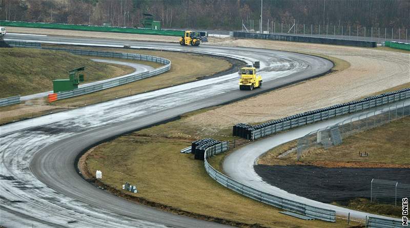 Autodrom v Brn prochází kompletní výmnou asfaltu