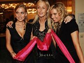 zleva: Michaela Ochotská, Zuzana Belohorcová a Kate�ina Kristelová na thajské party