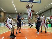 Momentka z utkání Mattoni NBL Nymburk - Kolín.