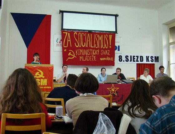 I kdy je Komunistický svaz mládee oficiáln zakázán, stále vydává svj asopis a agitace probíhá i na webových stránkách.