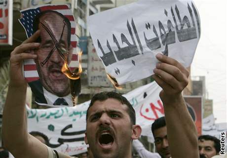 Na protivládní demonstraci, kterou svolal Muktada Sadr do Bagdádu, pily statisíce lidí.
