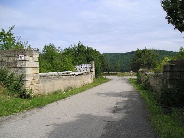 Některé mostní konstrukce Hitlerovy dálnice byly navrženy v honosném antickém stylu.