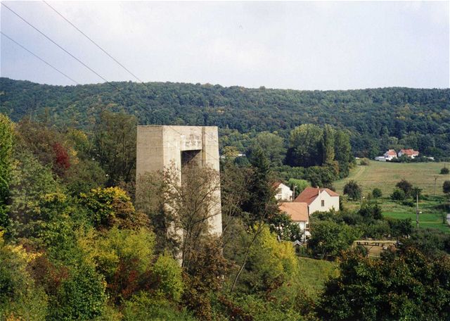 Hitlerova dálnice - Mostní pilíř Hitlerovy dálnice u Brněnské přehrady
