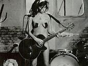 Amy Winehouse se nechala nafotit nahá