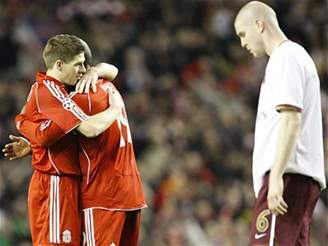 Liverpool - Arsenal: Gerrard, Babbel a smutný Senderos