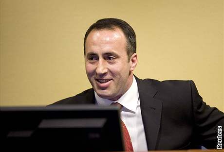 Ramush Haradinaj eká na verdikt mezinárodního tribunálu.