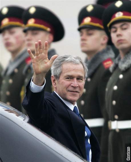 Vera byl George W. Bush na Ukrajin. Veer ale u piletl do Bukureti