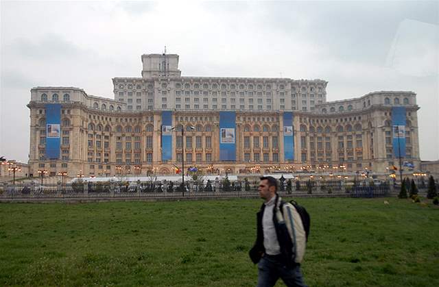 V bukureském paláci sídlil Ceaescu s rodinou, nyní se zde koná summit NATO
