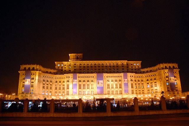 V bukureském paláci sídlil Ceaescu s rodinou, nyní se zde koná summit NATO