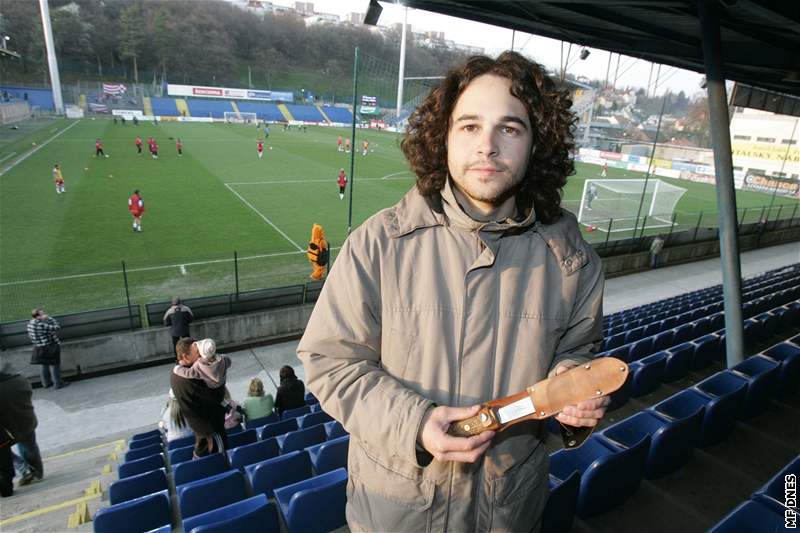 Reportér MF DNES s noem na stadionu ve Zlín