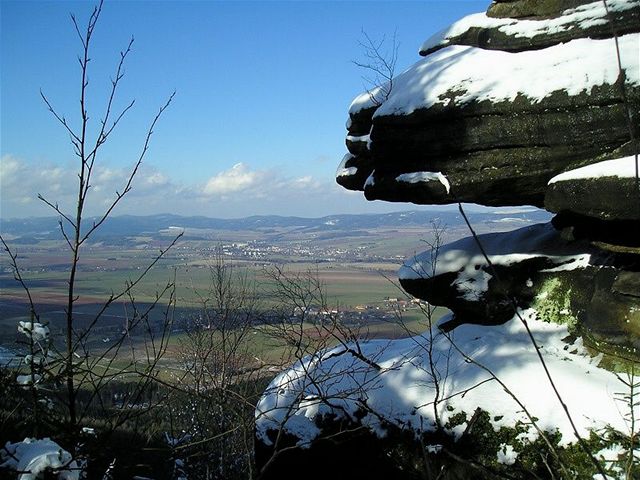 Kamenné hiby Broumovských stn nabízejí úchvatné výhledy do okolí.