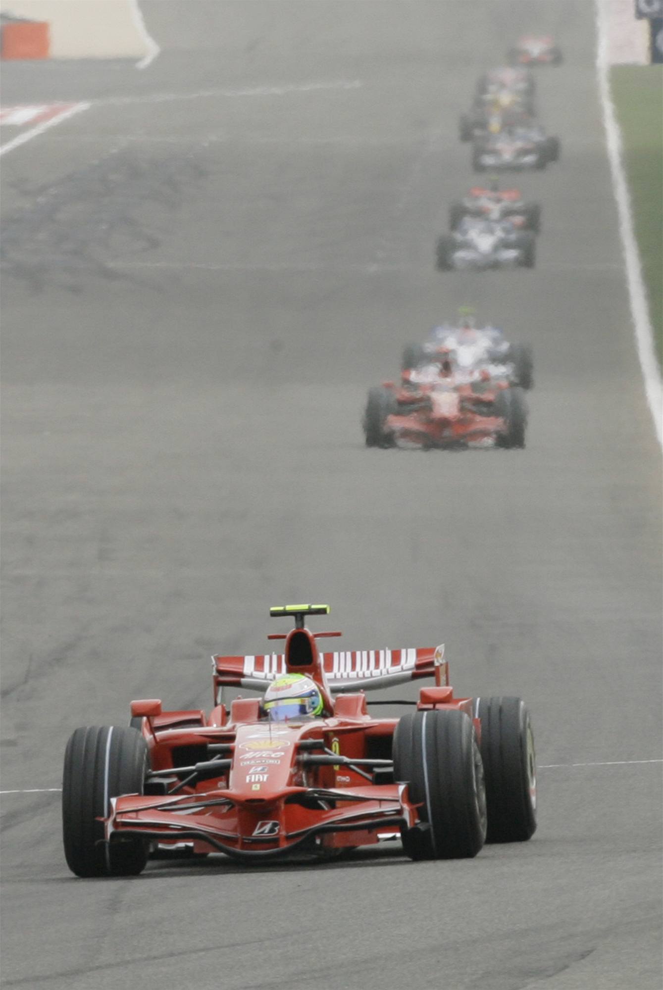 Felipe Massa , v ele závodního pole pi Velké cen Bahrajnu.