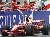 Vítz. Felipe Massa v cíli Velké ceny Bahrajnu.