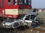 Následky st�etu auta a vlaku v Opav�.