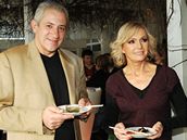 Helena Vondrkov s manelem Martinem Michalem na ochutnvce sushi