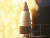 Zkouka rakety SM-3 z lodi Lake Erie. A budou stely upravené na pozemní variantu, mly by tvoit základ amerického protiraketového detníku.