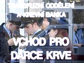 Policisté pili darovat krev