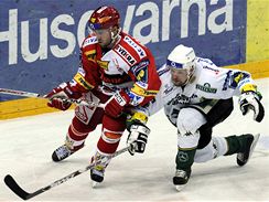 Souboj sl�visty Bedn��e (v �erven�m) s Petrem Mudrochem