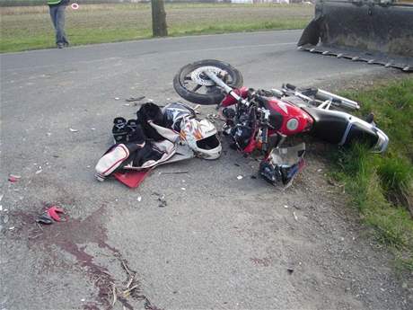 Srka bagru s motocyklem v v Petrovicch u Karvin (9.4.2008)