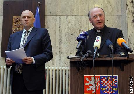 Ministr zdravotnictví Tomá Julínek a olomoucký biskup Jan Graubner se shodli na dleitosti pesných definic.