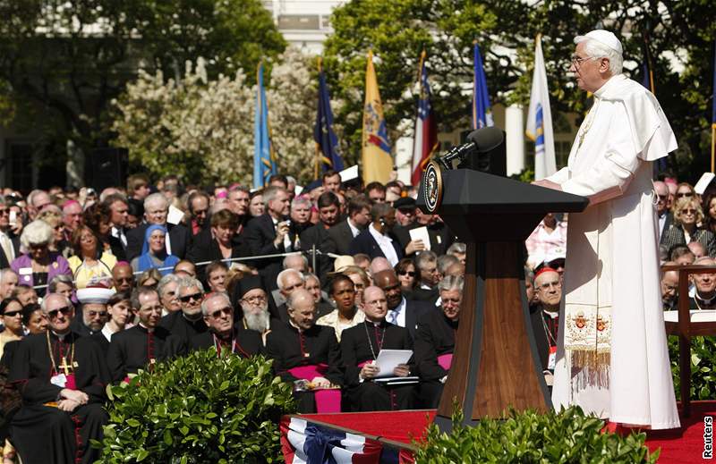Pape Benedikt XVI. navtívil USA a setkal se s prezidentem Georgem W. Bushem