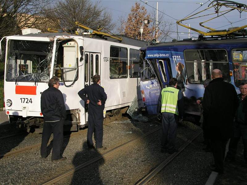 Do linky íslo 1 narazila tramvaj bez idie