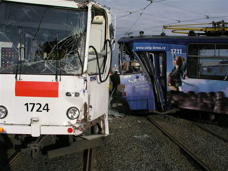 Do linky íslo 1 narazila tramvaj bez idie