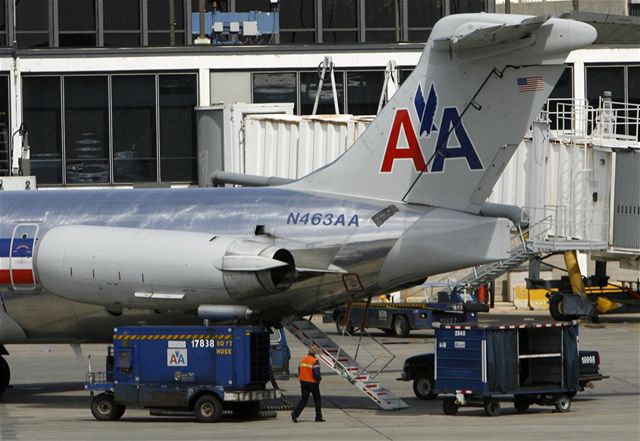 Technické práce na letadle Amerických aerolinií