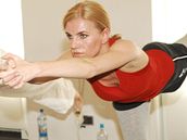 Leona Machálková p�i bikram józe