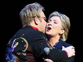 Elton John a Hillary Clintonová