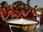Tibettí mnii se modlí.