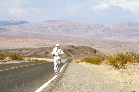 Extrémního závodu Badwater Ultramarathon v americkém Údolí smrti se poprvé v historii zúastní vytrvalec z eska. Ilustraní foto